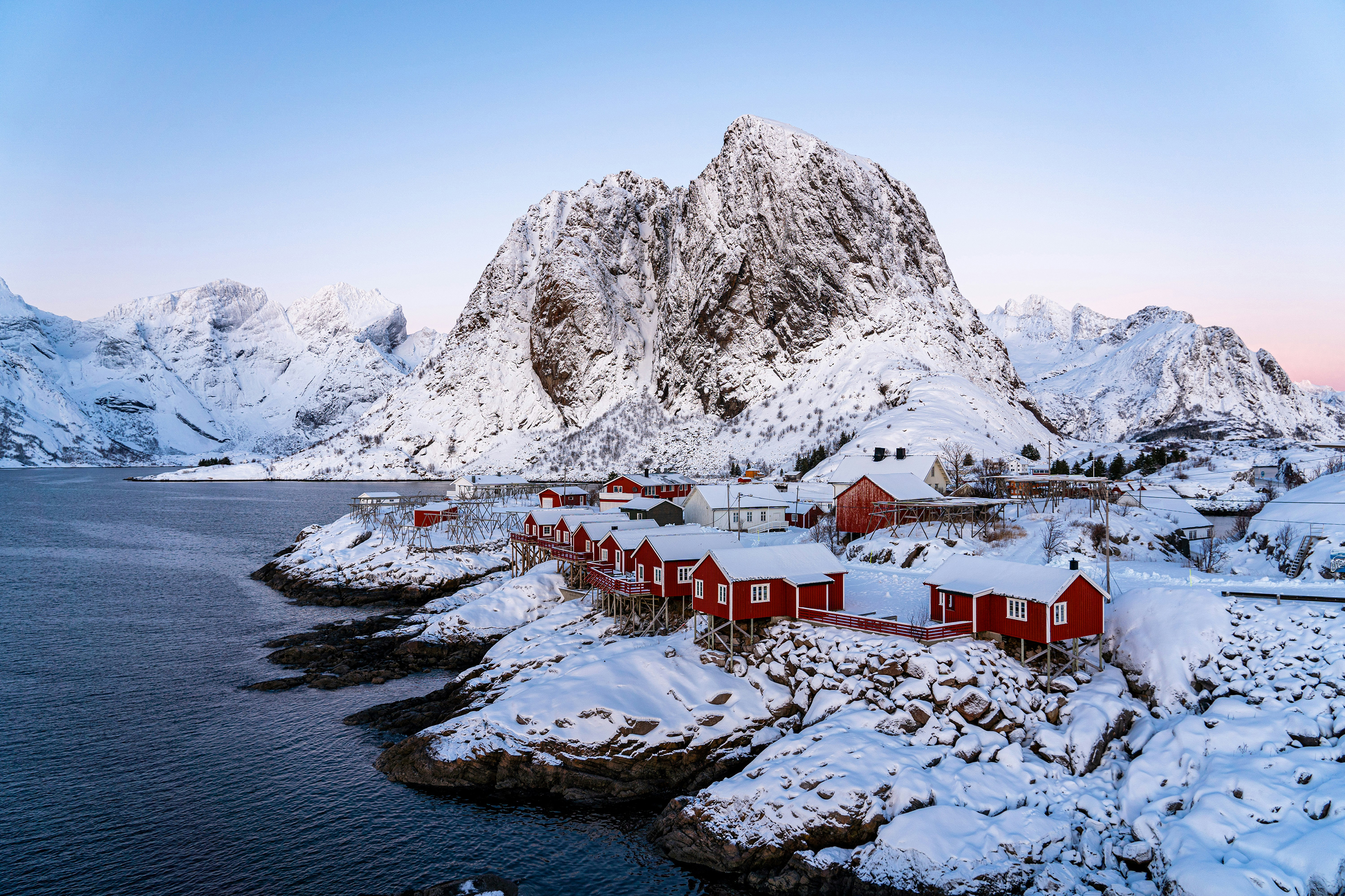 Norway-lofoten-winter-bingqi-huang-NxjtJghBaHM-unsplash