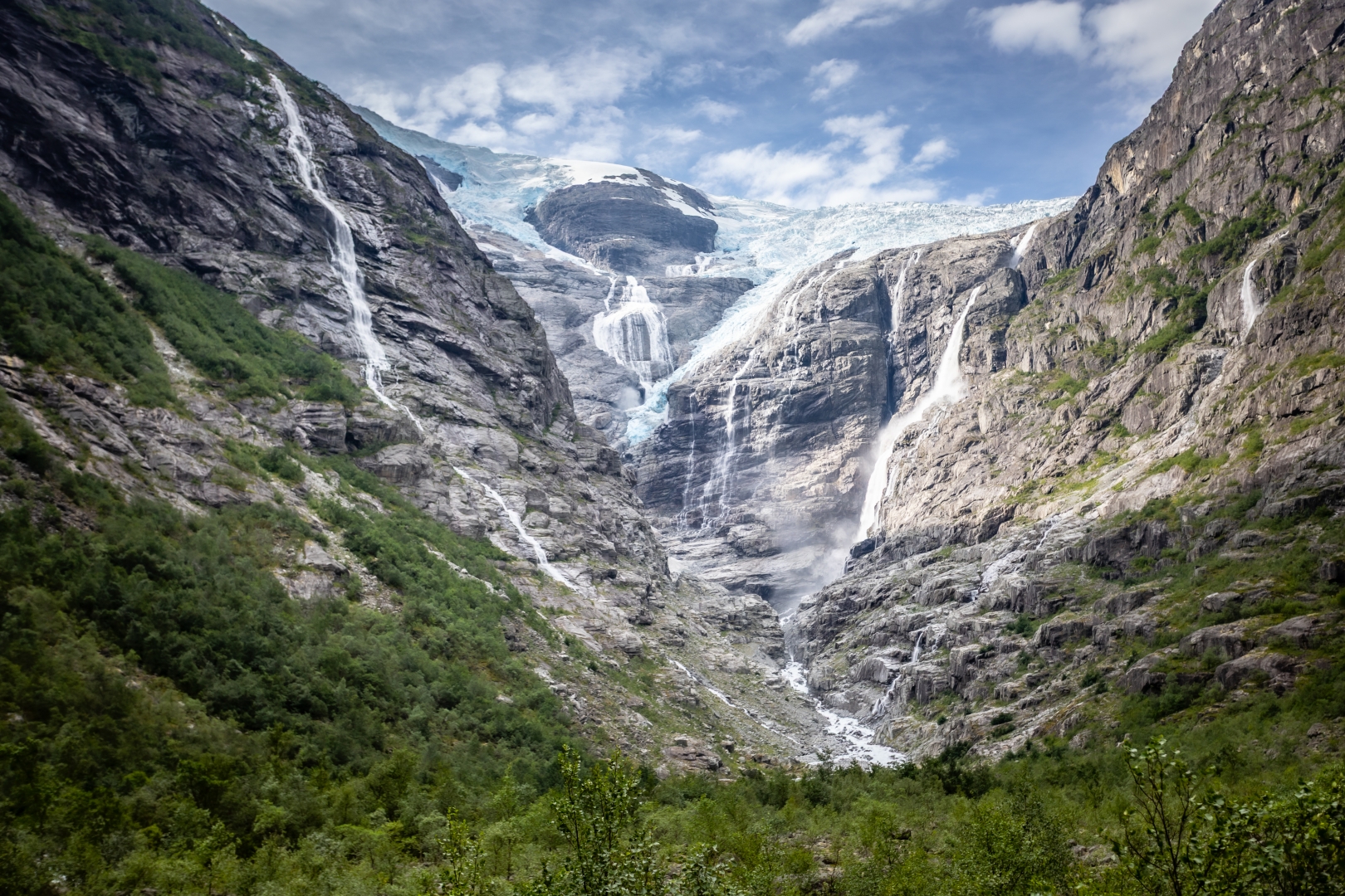Socials - Norway in depth - Kjendall glacier - credit Lari Laasjärvi