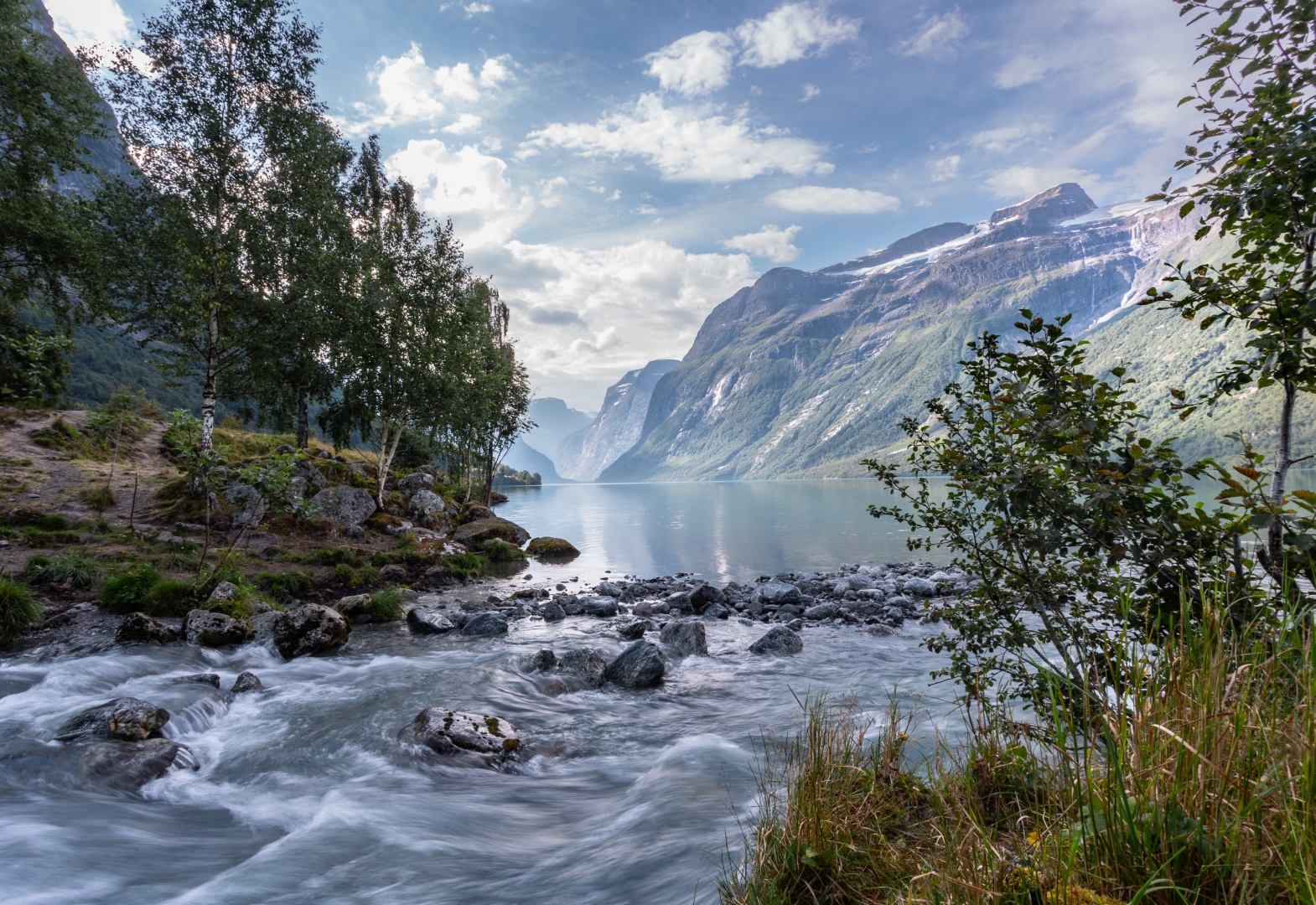 Socials - Norway in depth - Loen view - credit Lari Laasjärvi