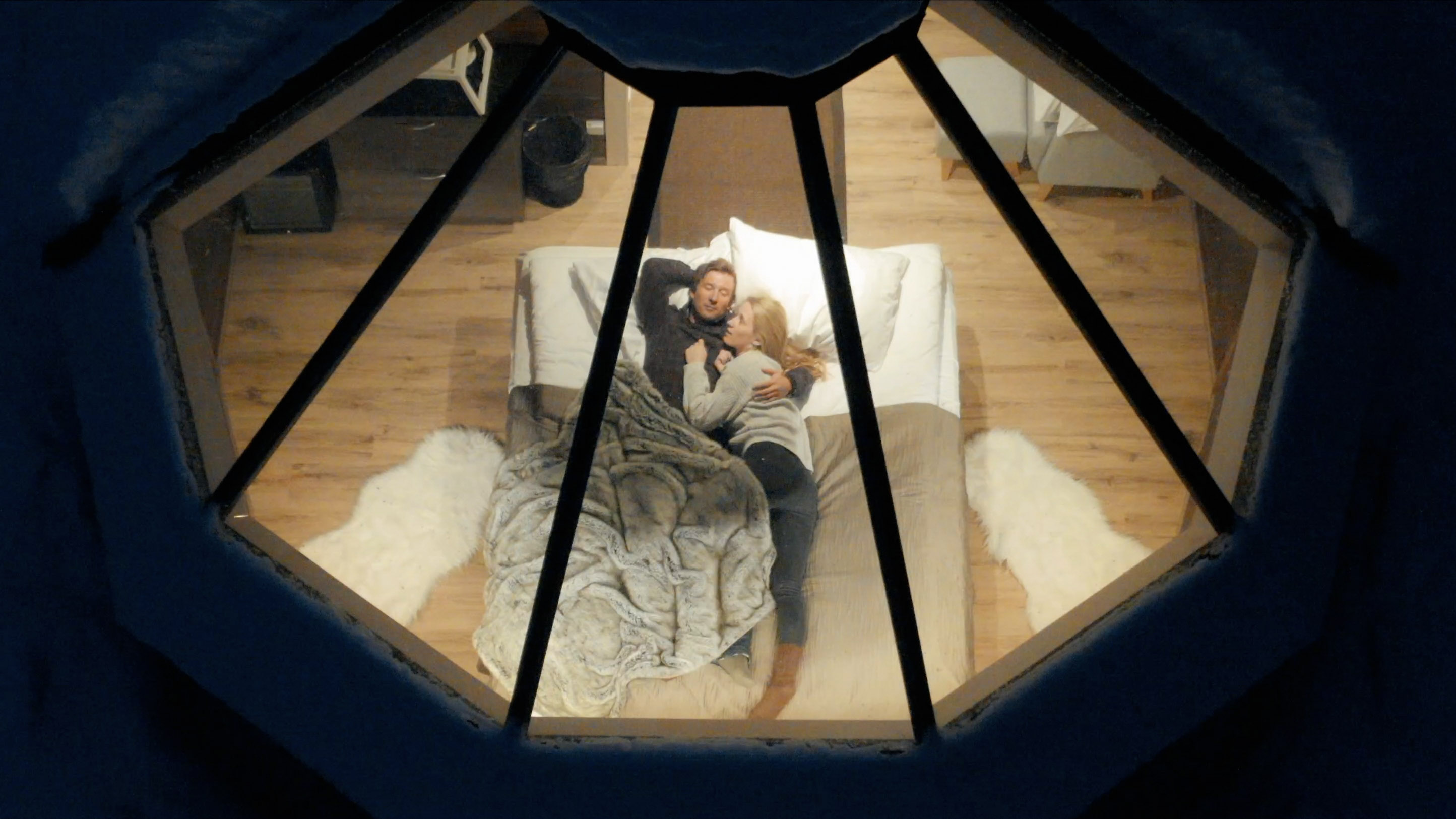 Aurora Village Ivalo couple-aurora-cabin-romantic-escape