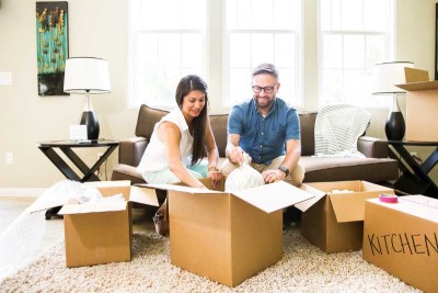 Unpacking-New-Decor-in-Mobile-Home