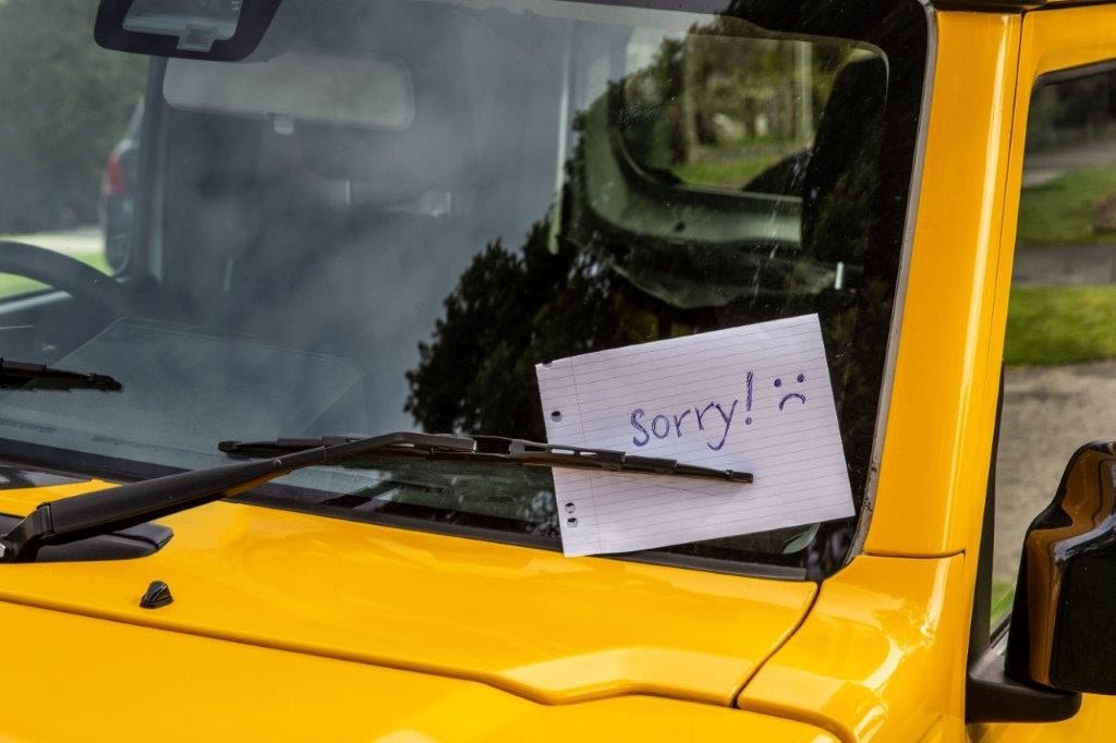 Note on car windscreen