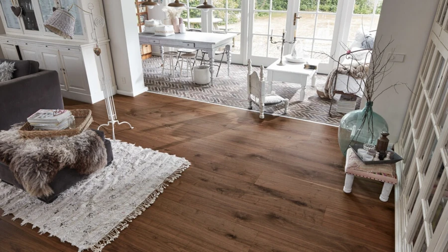 Bodenbelag in Holzoptik im Wohnraum