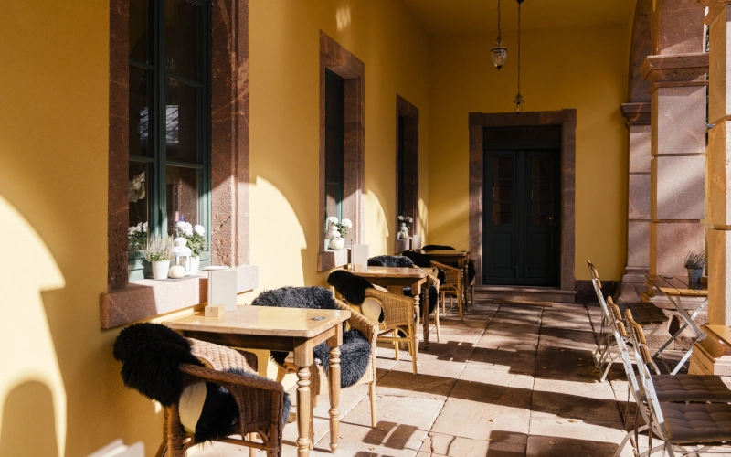 Sonnige Terrasse des Waldschlösschens in Rochlitz