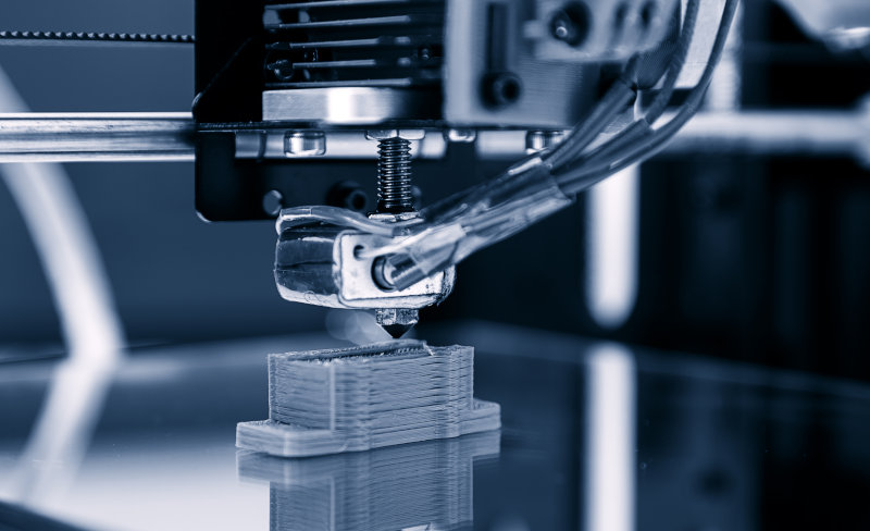 kleines Teil wird mit einem 3D-Drucker gedruckt