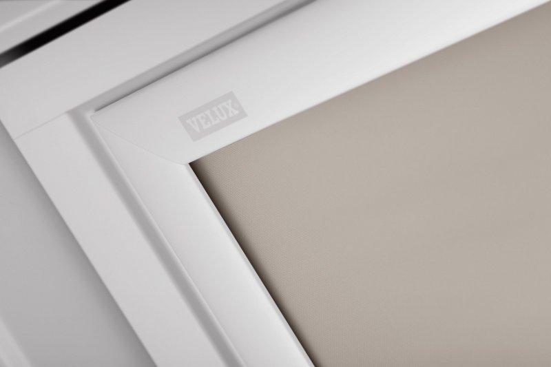 Velux Fenster mit eingebauten Sonnenschutzelement