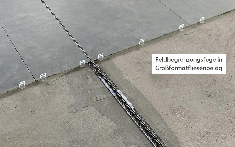 Feldbegrenzungsfuge in Großformatfliesenbelag