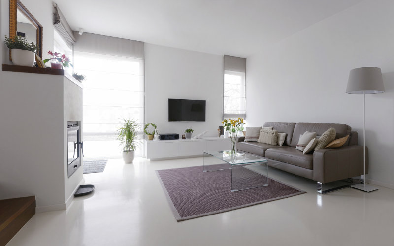 Wohnraum, Sitzgelegenheit vor einem Kamin