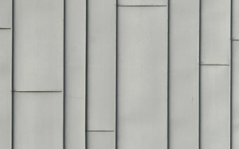 graue Fassade aus Aluminium