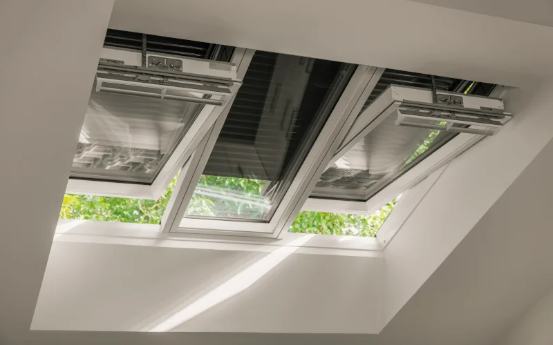 Dachfensterkombination mit Jalousien - Ansicht aus dem inneren des Hauses