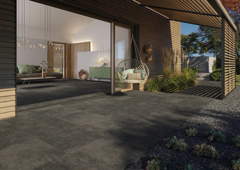 Terrasse mit grauen Platten und Sitzmöbeln