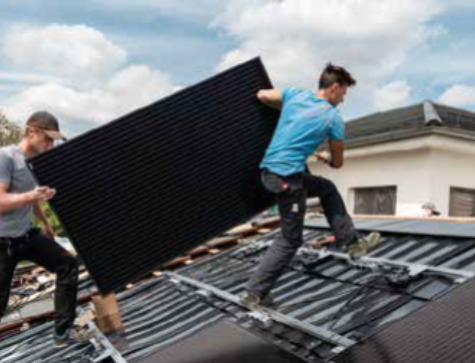 Photovoltaikanalgen werden montiert