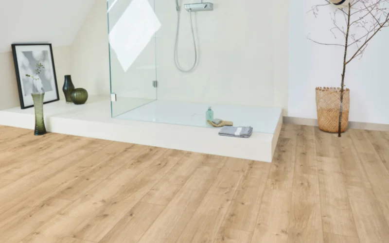 Bodenbelag Modular One von Parador im Badezimmer