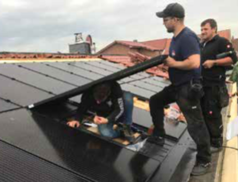 Photovoltaikanalagen werden montiert
