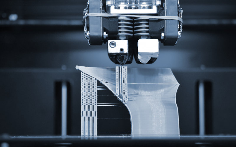 kleines Teil wird mit einem 3D-Drucker gedruckt