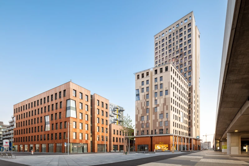 Seitenansicht des Holz-Hochhauses HoHo in Wien.
