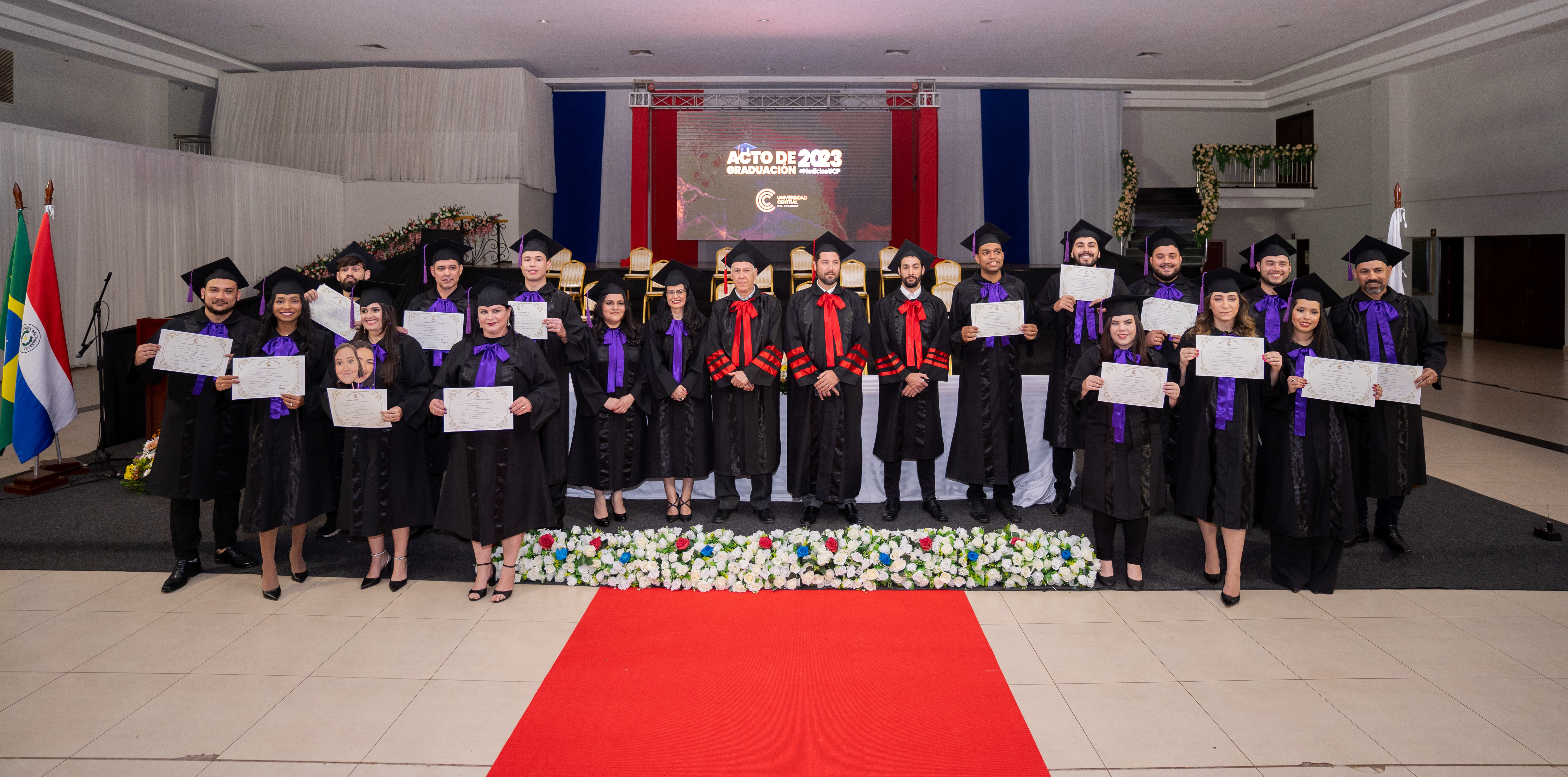 UCP celebra su primera ceremonia de graduación en Ciudad del Este