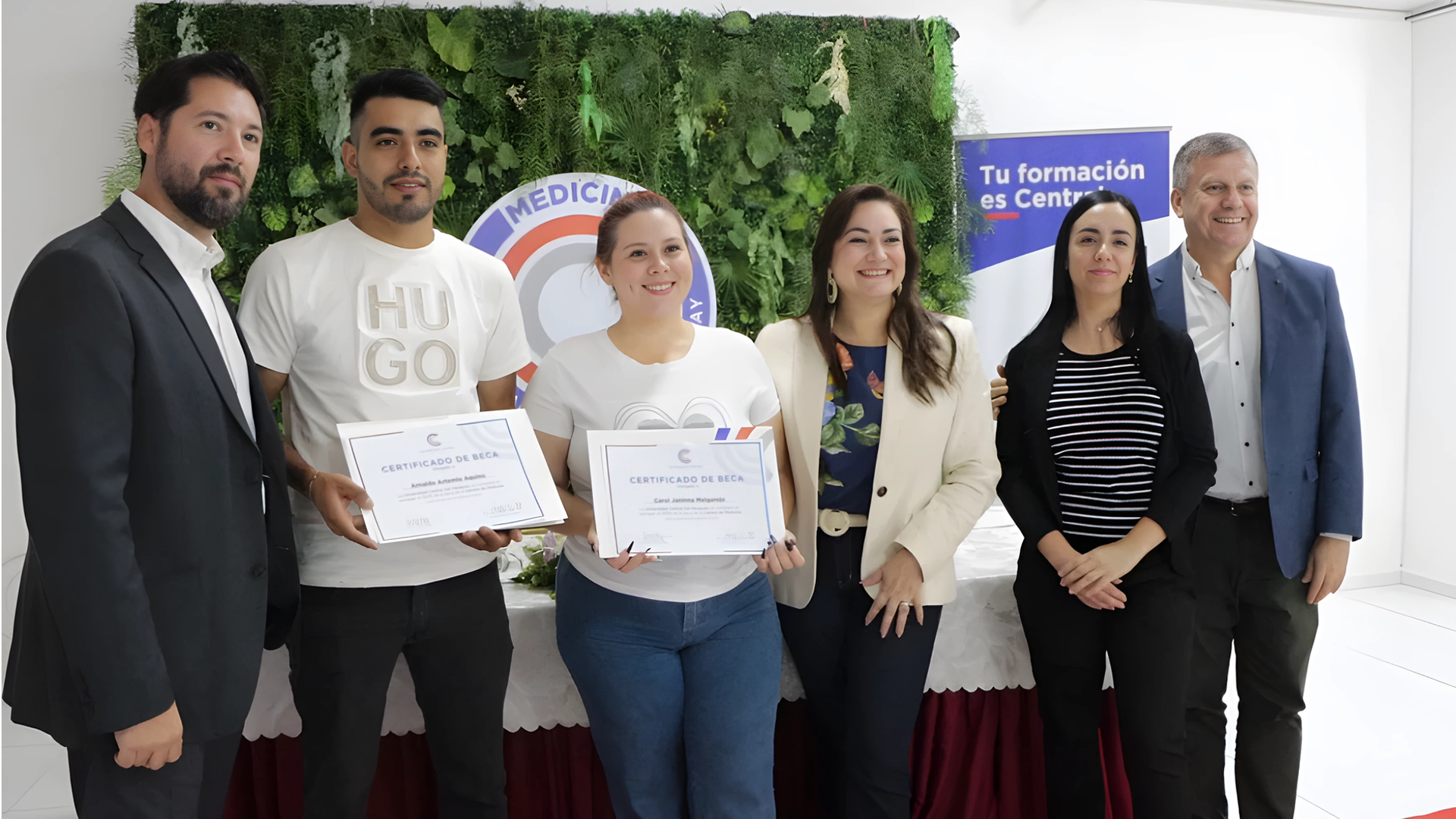 UCP hace entrega de becas para estudiar Medicina a estudiantes paraguayos