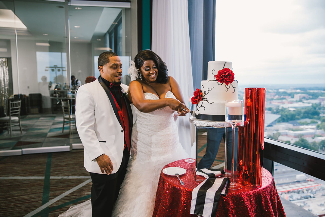 Tips for Cutting Your Cake at Your Own Wedding