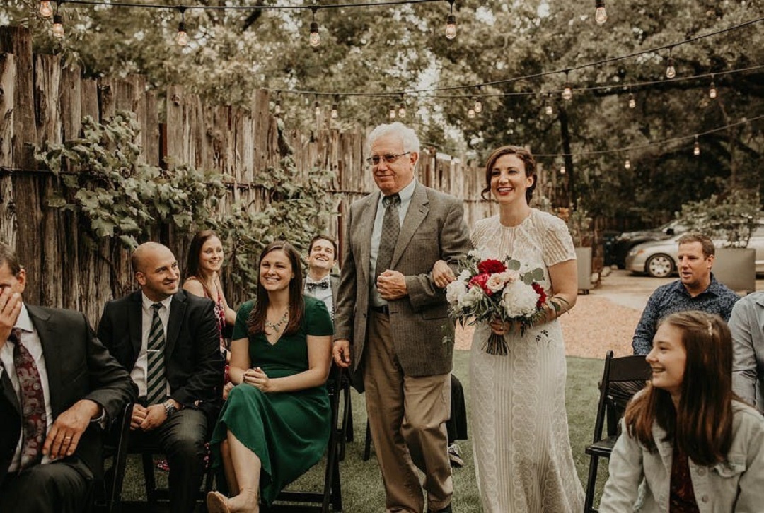 8 Ways to Keep Family Involved in Wedding Traditions During the Ceremony