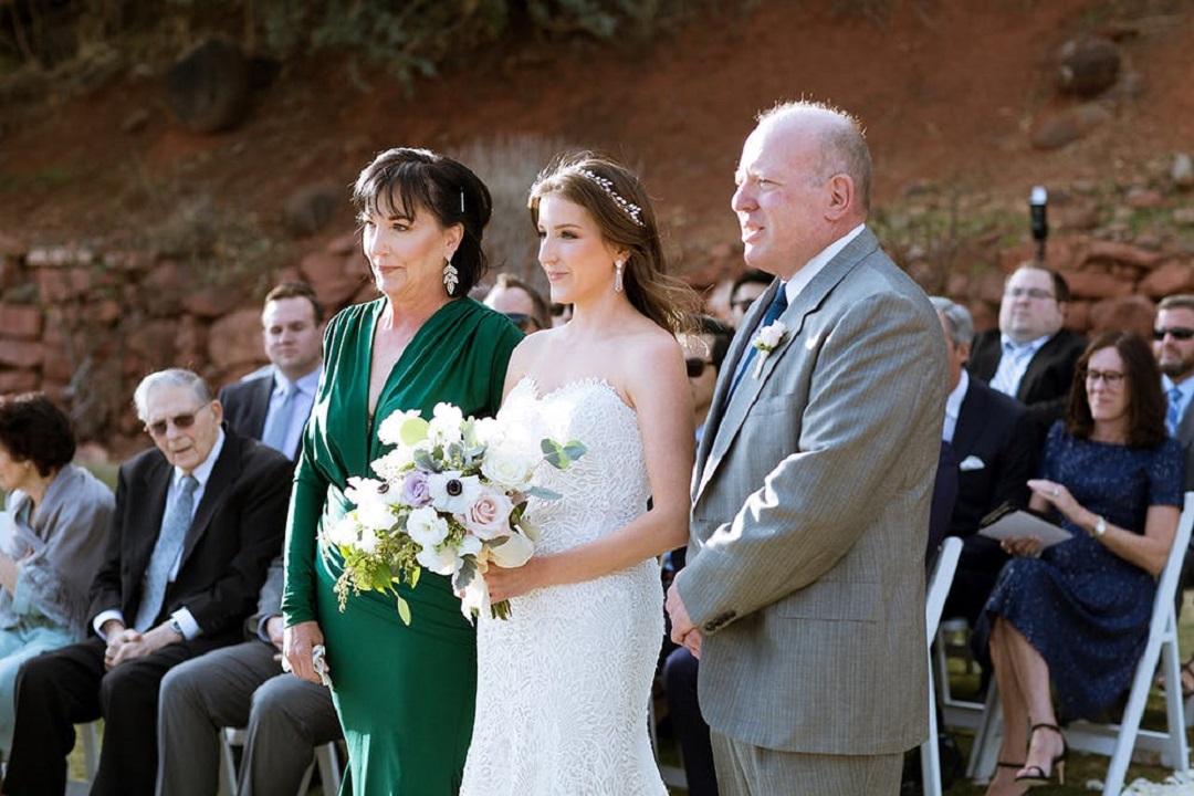 How to Handle Overbearing Parents When Wedding Planning