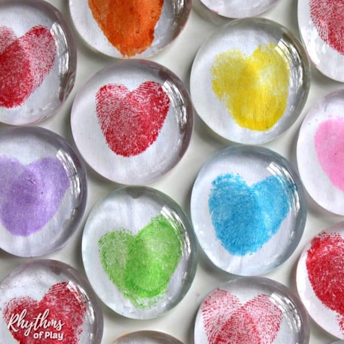 Thumbprint-heart-rainbow-600-sq