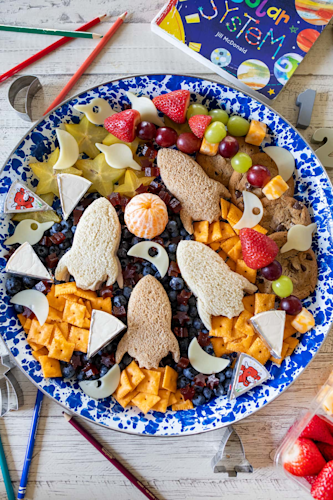 Space-Themed-Lunch-Board-for-Kids-5