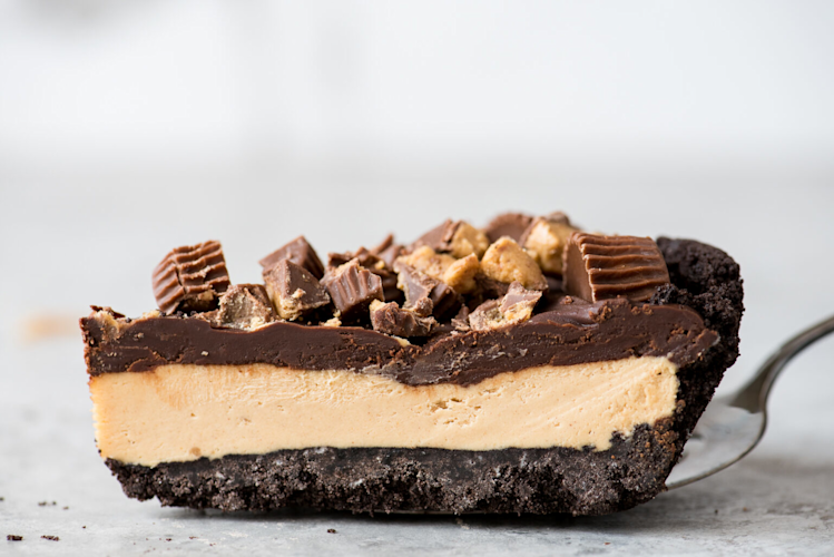 Peanut-Butter-Cup-Chocolate-Pie-2020-8-1536x1025