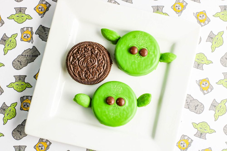 Baby Yoda Oreos