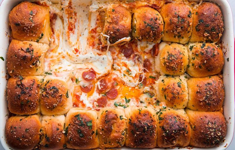 Pull Apart Garlic Bread Pizza Dip