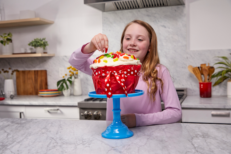 Giant CupCake 5-12-22 036