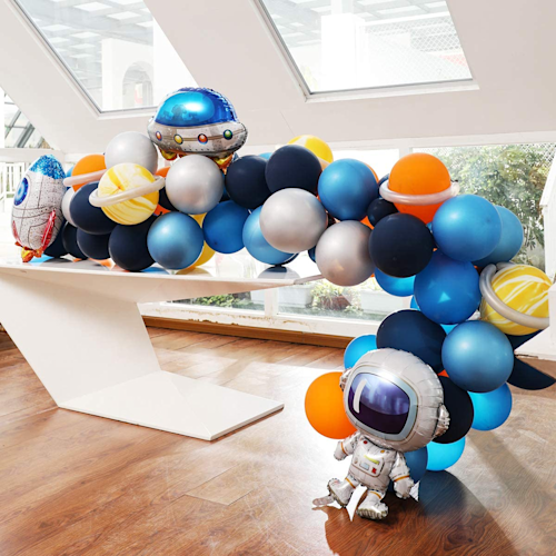 spaceballoongarland