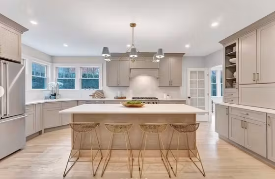 Fabuwood-s galaxy oyster & timber kitchen