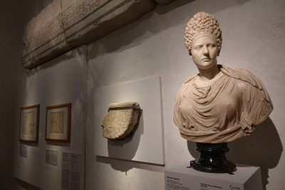 Emperors, matrons, liberties. Faces and secrets of Roman women