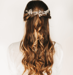 half-up-frisur-mit-extensions-hochzeit-295x300 half-up-frisur-mit-extensions-hochzeit-295x300