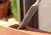 Klusadvies - hout - Hout bewerken met een beitel, hoe doe je dat? Thumbnail