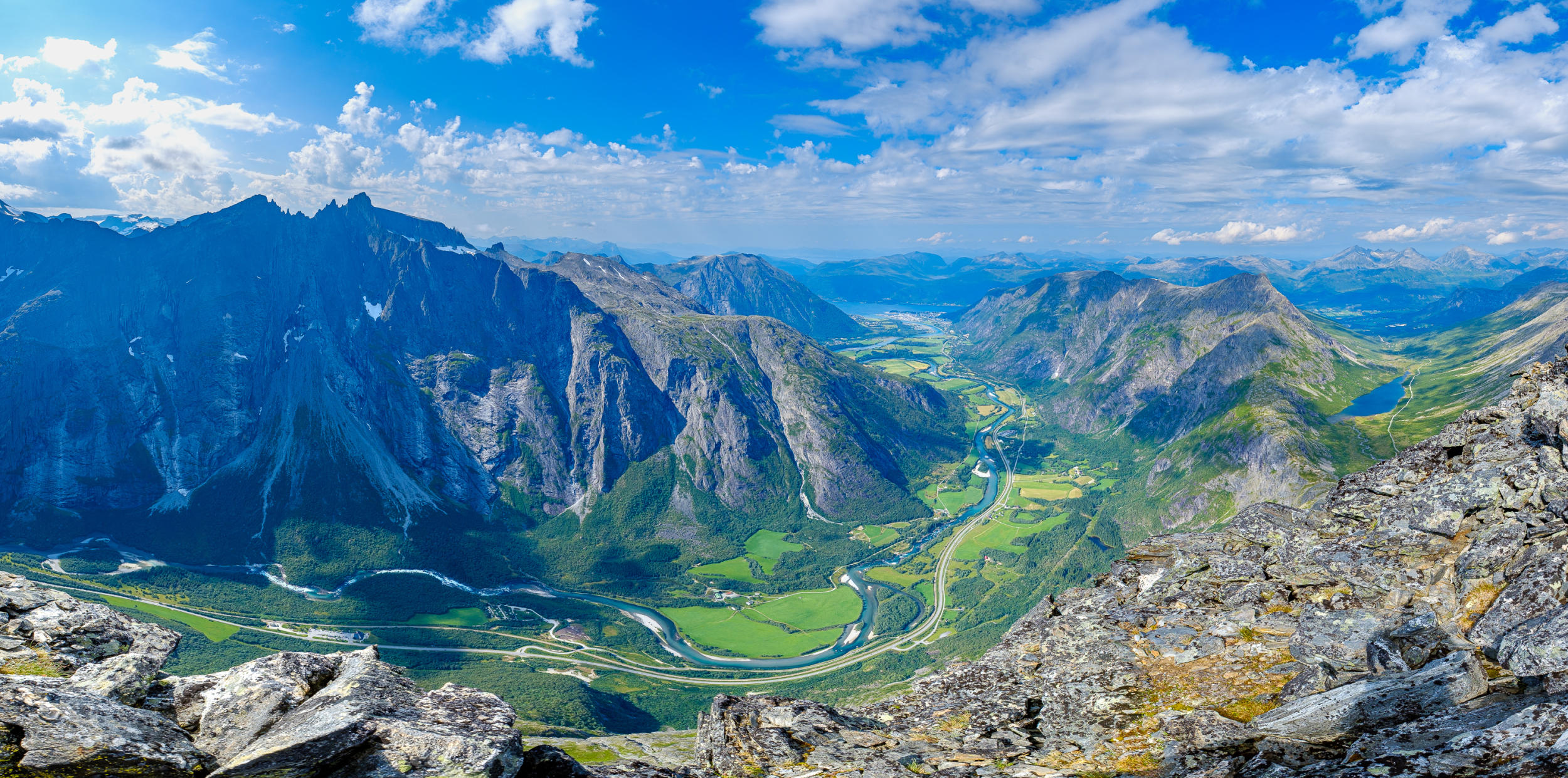 Romsdalshorn Panorama