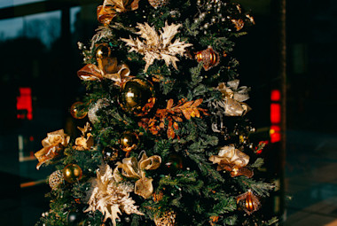 The retailers guide hiring temporary staff for the holiday season