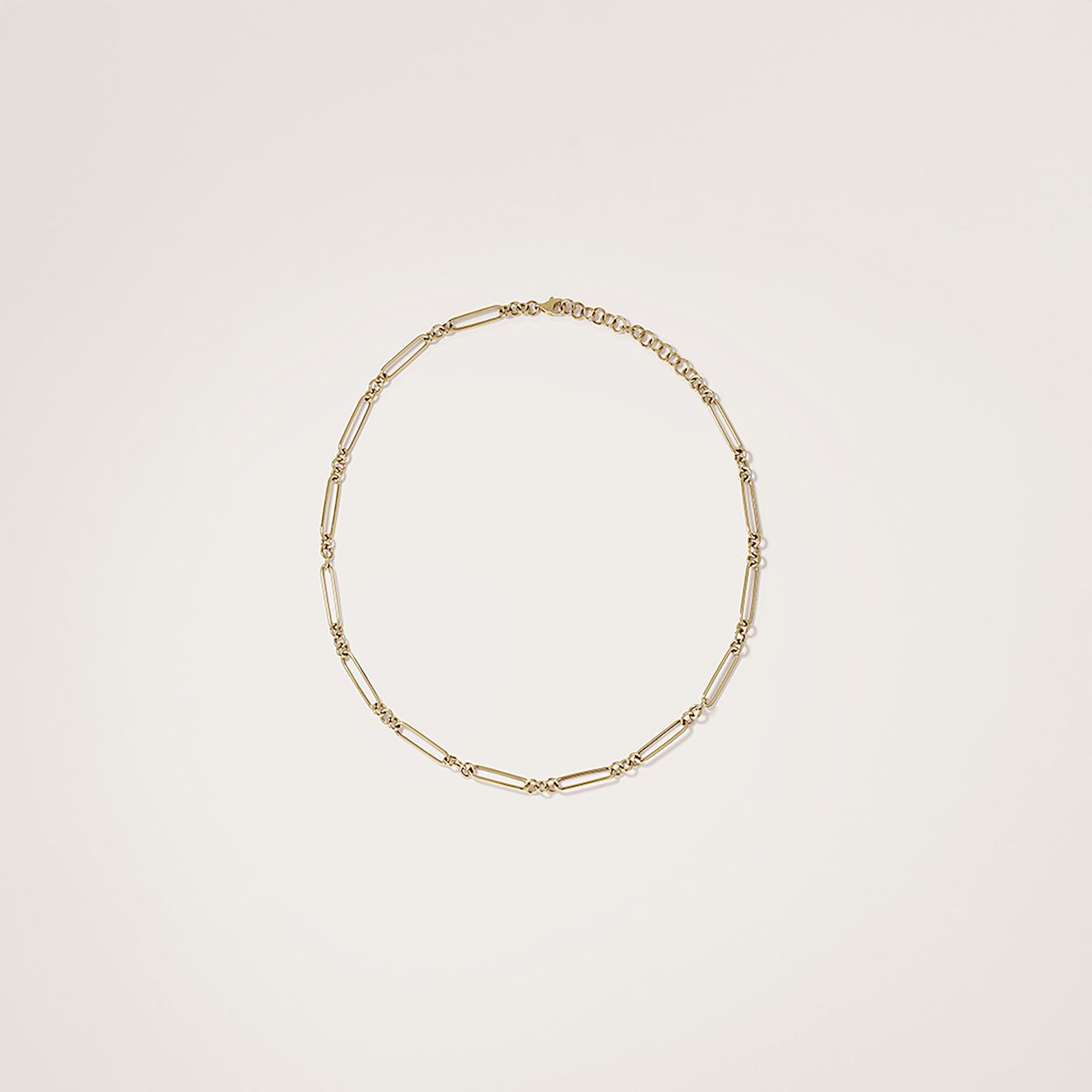 Woman wearing classic chain