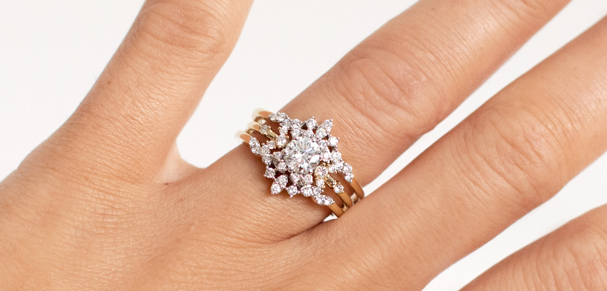 Bague de fiançailles à multipierres