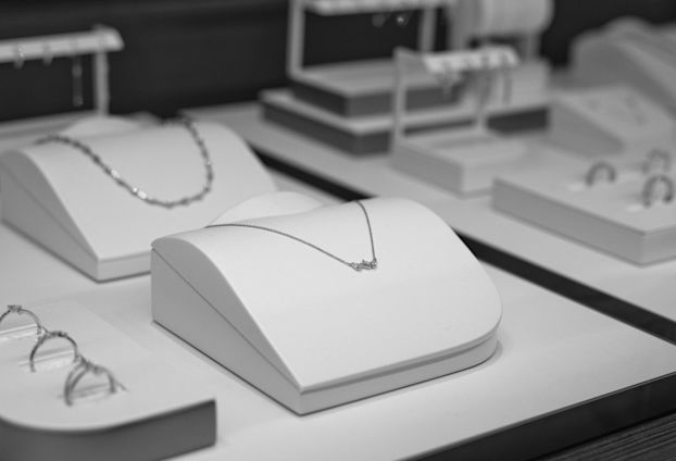 GLOBAL - Content Page - Gift-Cards - 2UP - Store Locator IMG