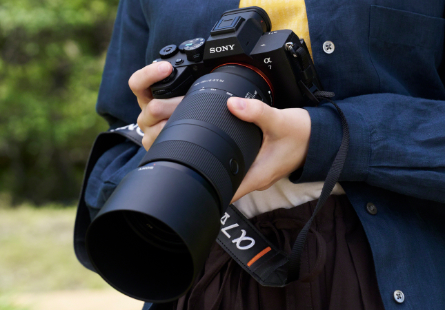 8/4 A compact, lightweight 100-400mm lens
