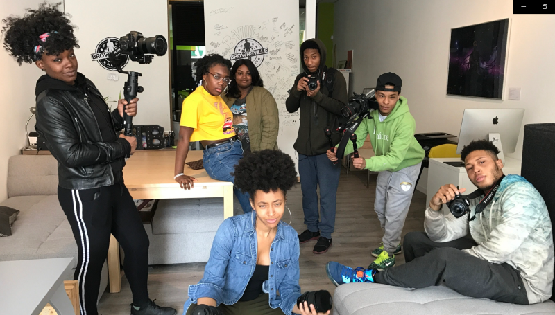 Estamos encantados de colaborar con el Youth Design Center de Brooklyn, Nueva York, para filmar y producir el vídeo de lanzamiento del Changemaker Challenge de este año. 