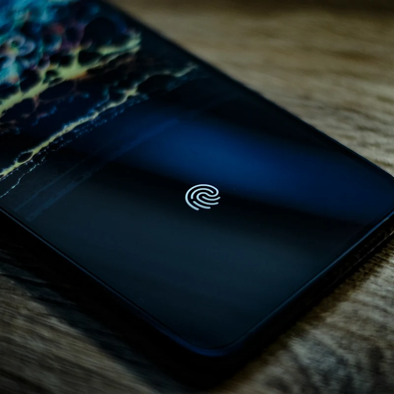 Mobiltelefon med fingeravtrycksläsare