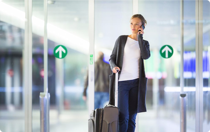 AirHelp Hero - woman in airport