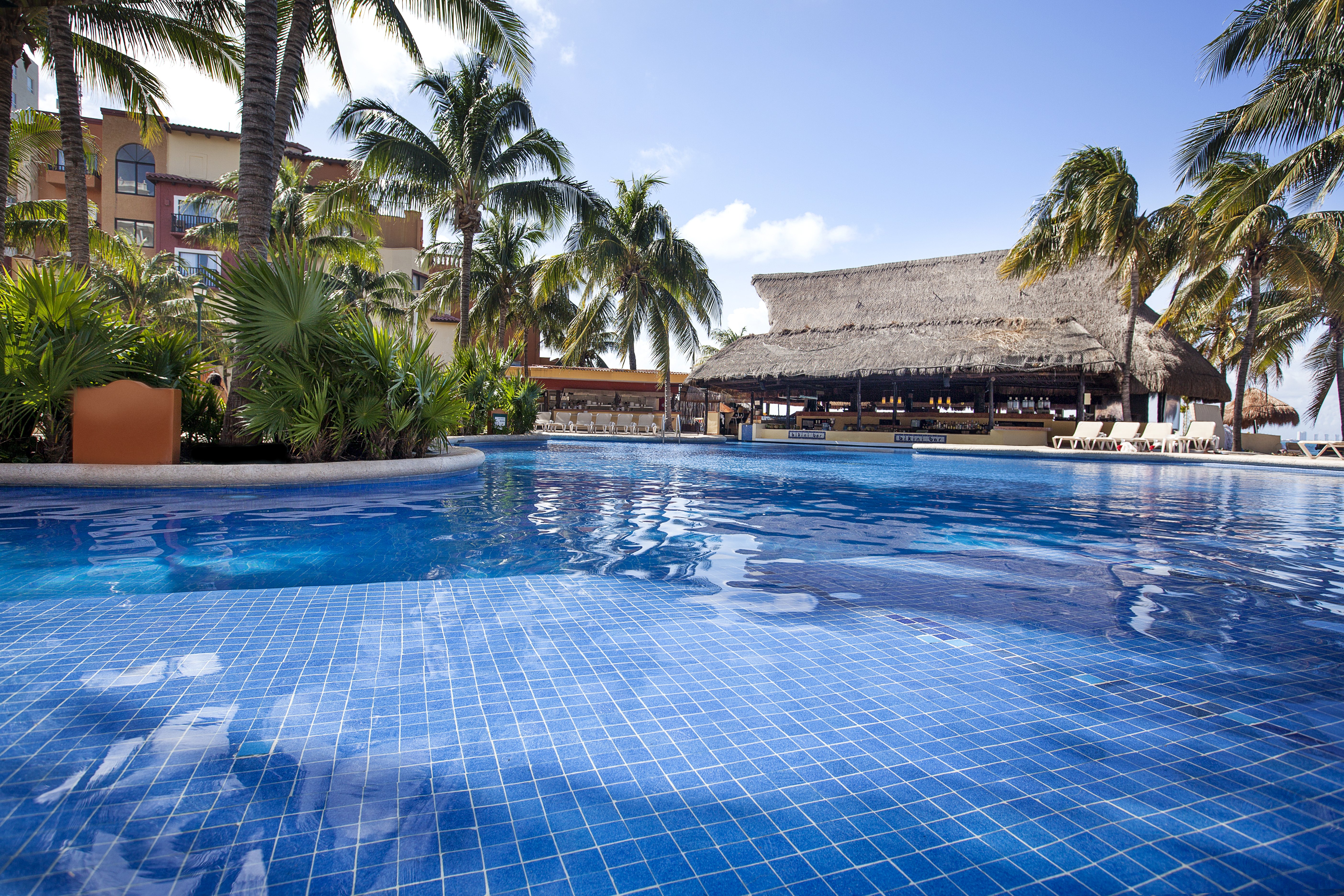 Image > Resort > Fiesta Americana Villas Cancun > FAV-CANCUN-POOL-01.jpg