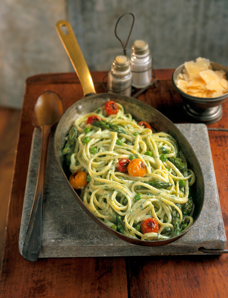 Linguine_mit_Tomaten_Spargel_und_Erbsen_in_Sahnesauce-.jpg