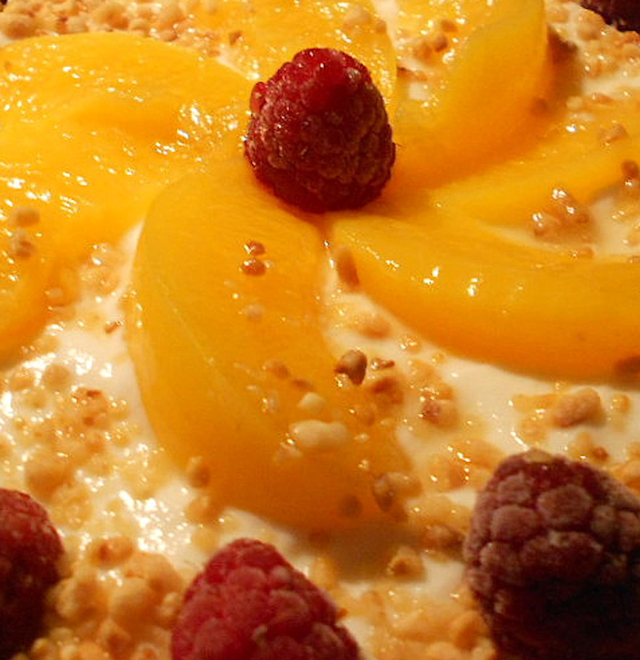MinusL_Trifle_mit_Pfirsichen_und_Himbeeren.jpg