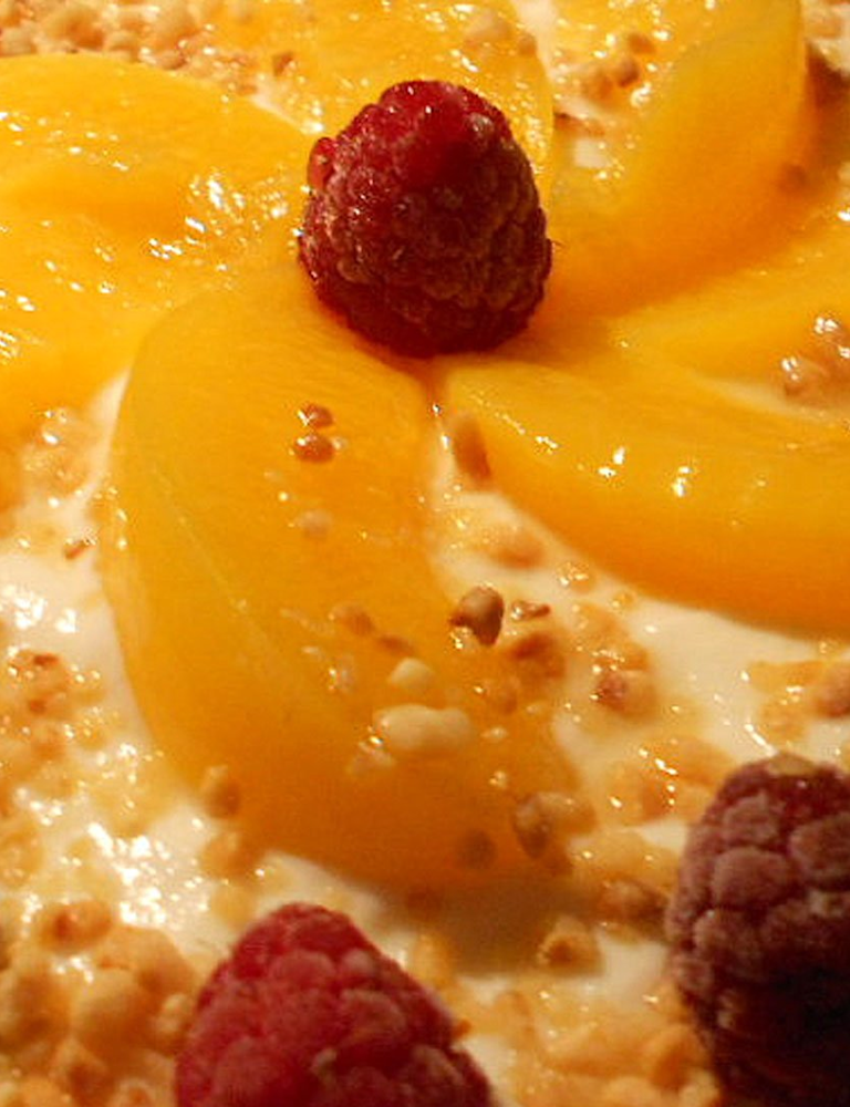MinusL_Trifle_mit_Pfirsichen_und_Himbeeren.jpg