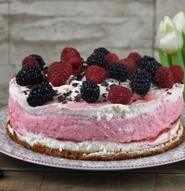 minusl_erdbeer_joghurt_prosecco_torte.jpg